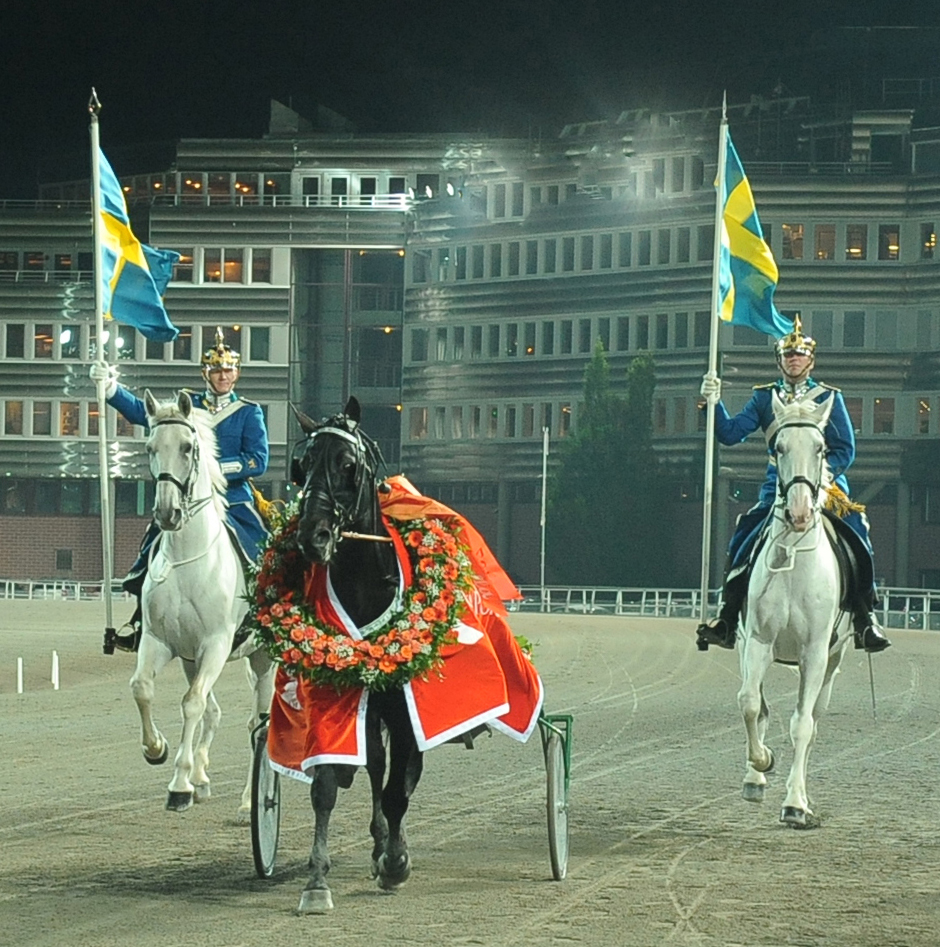 Panne De Moteur efter seger i Jubileumspokalen 2013. Förra året gjorde hans son Sans Moteur om samma bragd. Foto; Claes Kärrstrand.